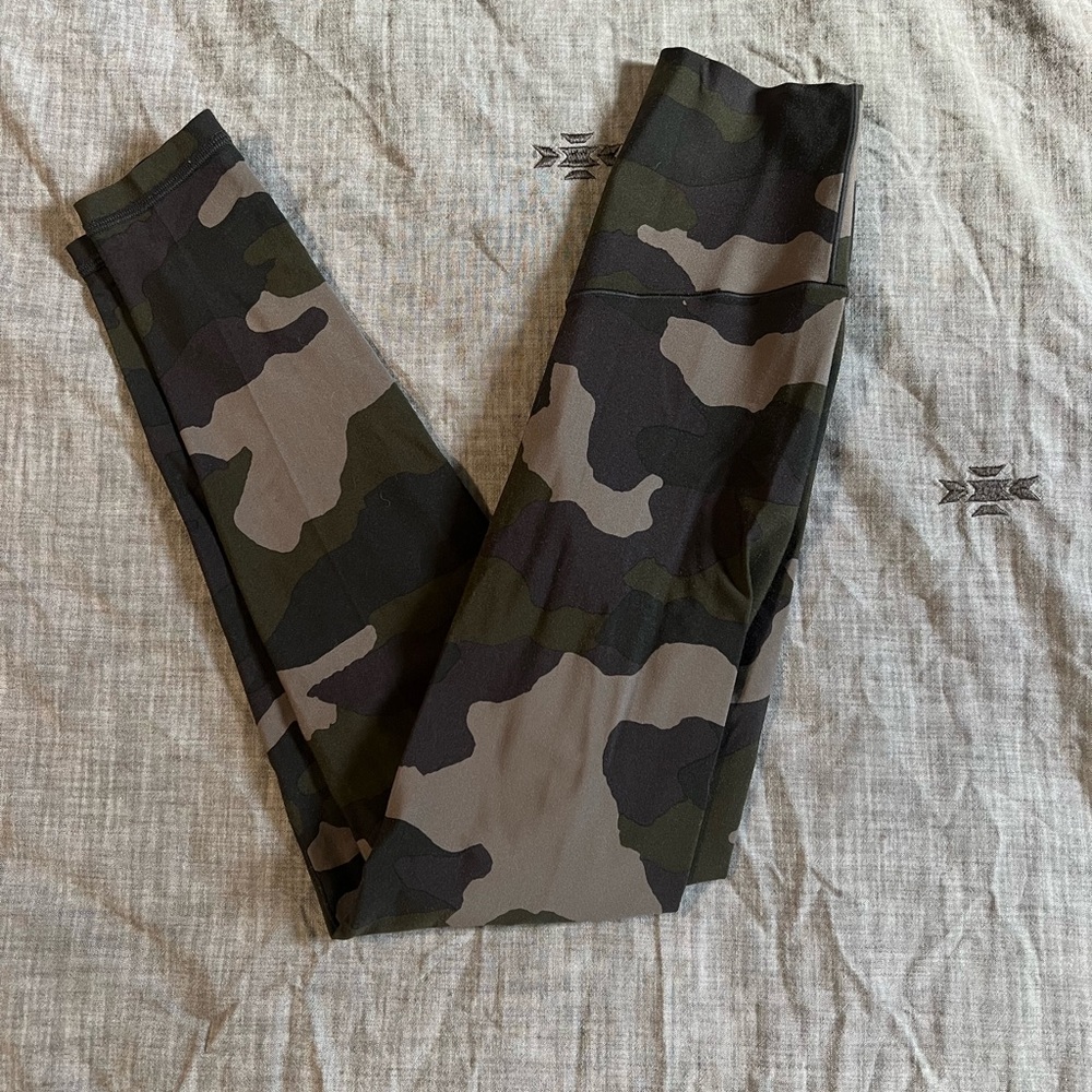 Offline by Aerie XS camo leggings